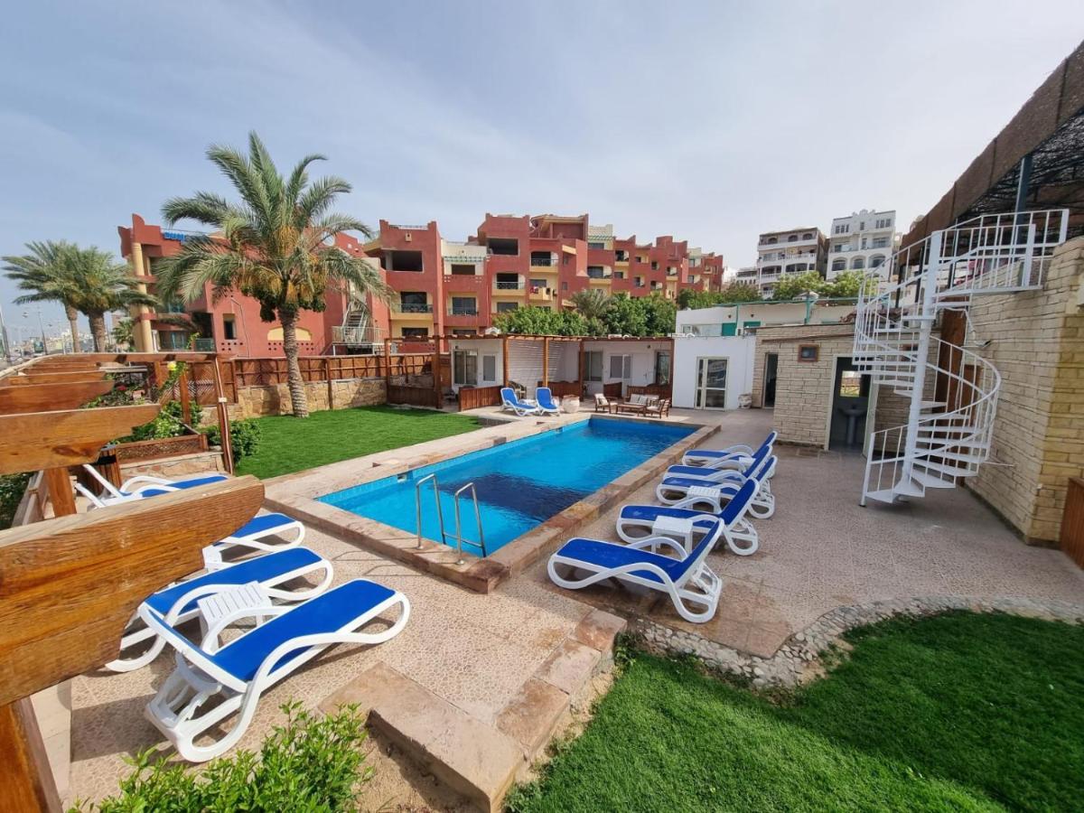 الغردقة Lilly Lounge And Pool Accommodation For Adults Only المظهر الخارجي الصورة