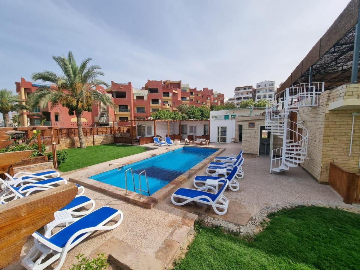 الغردقة Lilly Lounge And Pool Accommodation For Adults Only المظهر الخارجي الصورة
